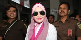 Mendekam di Penjara, Edies Adelia Tetap Utamakan Dandan