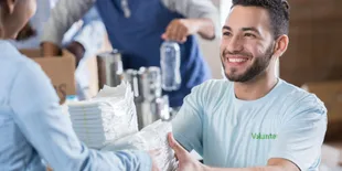 Menelusuri Tujuan Bakti Sosial, Dampak Positif yang Perlu Diketahui Masyarakat!