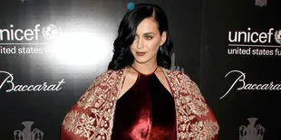 Mengamen di Pasar, Katy Perry Dapat Bayaran Apa?