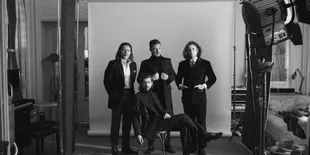 Arti dan Makna Lagu Party Anthem Arctic Monkeys, Punya Pesan Mendalam Soal Kesepian di Tengah Keramaian