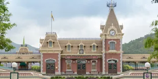 Menginap di Sini Buat Kamu Jadi Tokoh Disneyland!