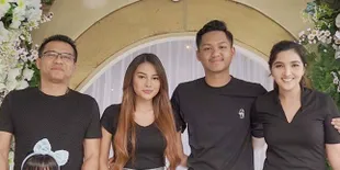 Menginap di Villa Mewah, Keluarga Anang Ashanty Naik Mobil Pick Up