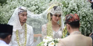 Menikah, Syahnaz Sadiqah Sempat Kunjungi Makam Sang Ayah Sebelum Prosesi