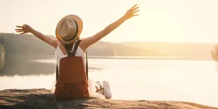 Menikmati Keindahan Sunset Labuan Bajo dari Ketinggian di La Cecile