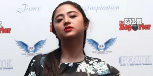 Menuju Rutan, Dewi Perssik Pilih Pakai Mobil Jaguar