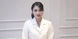 Menyambut Natal, Sandra Dewi Siapkan Dekor Mewah di Meja Makan