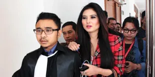 Menyesali Perbuatan, Novi Amalia Menangis di Persidangan