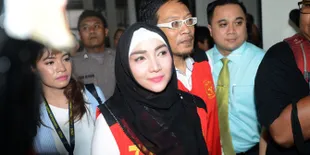 Merasa Cobaan Hidup Begitu Luar Biasa, Roro Fitria Ceritakan Kisah Pilu Ibunda