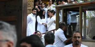 Mertua Meninggal Dunia, Kajol Tak Kuasa Tahan Tangis di Pelukan Aishwarya Rai