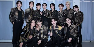 Meski Konser Diguyur Hujan, SEVENTEEN Ajak CARAT Basah-Basahan
