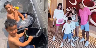 Meski Lahir dari Keluarga Sultan, Ini Potret 2 Lelaki Anak Nia Ramadhani yang Sederhana - Main Air Sambil Berendam di Ember Plastik