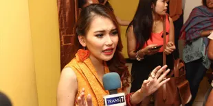 Meski Tak Nyaman, Ayu Ting Ting Masih Pakai High Heels