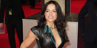 Michelle Rodriguez Berikan Tanda Cinta Untuk Paul Walker