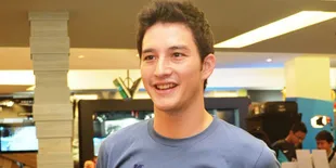 Mike Lewis Masuk Nominasi Ayah Terseksi Versi Yahoo! OMG