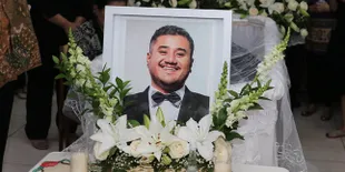 Mike Mohede Hembuskan Nafas Terakhir, Kekasihnya Ada di Rumah