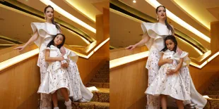 Mikhayla Latihan Naik Sepeda, Nia Ramadhani dan Ardie Bakrie Berikan Pengamanan Bak Jumpa Pers Artis