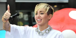 Miley Cyrus Cium Mantan Pacar Serena Williams