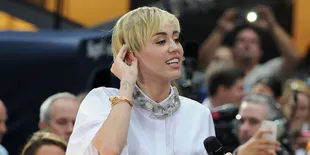 Miley Cyrus Dicekik Anjing Peliharaannya Sendiri?
