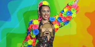 Miley Cyrus Isi Soundtrack Film Lesbian Berjudul 'Freeheld'