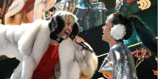 Miley Cyrus Persembahkan Lagu Untuk Liam