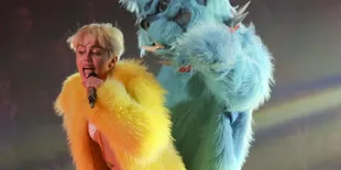 Miley Cyrus Seperti Syahrini, Makin Heboh dan Cetar Membahana!