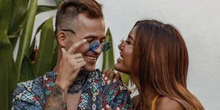 Millen Cyrus Pemotretan dengan Cowok Ganteng, Netizens: Lumayan Kelihatan Tonjolannya