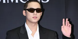 Mingyu SEVENTEEN Potong Cepak Jelang Wamil, Hadiri Event dengan Rambut Baru