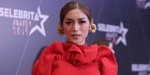 Minta Izin Menikah dengan Richard Kyle, Jessica Iskandar Ziarah ke Makam Olga Syahputra