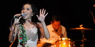 Mocca Rela Banting Harga Demi Pendidikan Indonesia