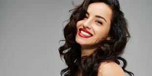 Model Rambut Layer Panjang untuk Wajah Bulat Pipi Tembam yang Stylish