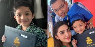 Momen Arsya Hermansyah yang Baru Saja Lulus TK, Penuh Kebahagiaan - Tampil Gemas Pakai Toga