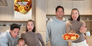 Momen Jennifer dan Irfan Bachdim Masak Telur Balado, Pakai Beberapa Jenis Cabai