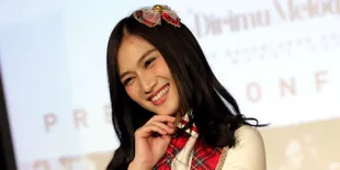 Momen Lebaran, Melody Nurramdhani Tampil Begitu Cantik Dengan Memakai Hijab