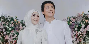 Momen Manis Saat Syahrini &#38; Reino Barack Ngaji Bareng, Netizen: MasyaAllah Ademnya