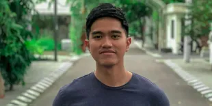 Momen Menyentuh Saat Kaesang Pangarep Melayat Jenazah Ani Yudhoyono