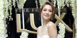 Momen-Momen Terbaik Bunga Citra Lestari di White Carpet IMA 2015