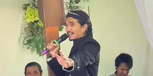 Momen Sandal Duta Sheila On 7 Hilang Sebelah di Acara Kondangan