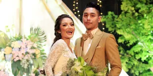 Momen Ulang Tahun Pertama Siti Badriah Sebagai Seorang Istri, Romantis