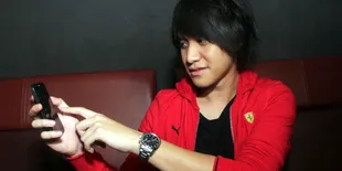 Moto-G Jadi Jendela Dunia Kevin Aprilio