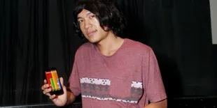 Moto-G Jadi Teman Raka Vierratale Saat Sedang Jenuh