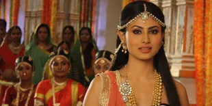 Mouni Roy Akan Kembali ke 'Mahadewa'