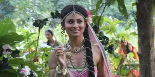 Mouni Roy Bantah Rencanakan Pernikahan Dengan Mohit Raina