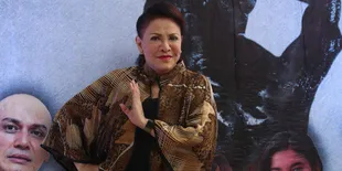 Mpok Atiek Kenal Julia Perez Sosok Yang Murah Hati