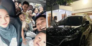 Mudik ke Yogyakarta, 11 Potret Kesederhanaan Keluarga Zaskia Adya Mecca dan Hanung Bramantyo - Nyetir Hingga Nyuci Mobil Sendiri