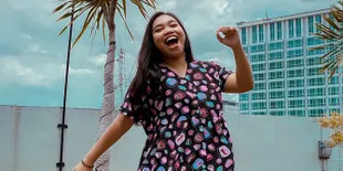 Mumu Gomez Tunangan, Digelar Tanpa Dekorasi Kekinian dan Tak Banyak Kerabat Hadir Karena Pandemi