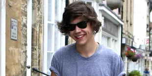 Muntah di Panggung, Harry Styles Tolak Dituduh Mabuk