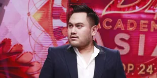 Muzdalifah Pacaran dengan Berondong, Nassar Palingkan Wajah