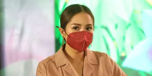 Nagita Slavina Minum Pakai Botol Mahal, Netizen: Cicilan Motorku Minder