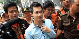 Nasehat Ibu Membuat Eza Gionino Tenang di Persidangan