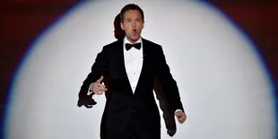 Ups, Neil Patrick Haris Telanjang di Oscar